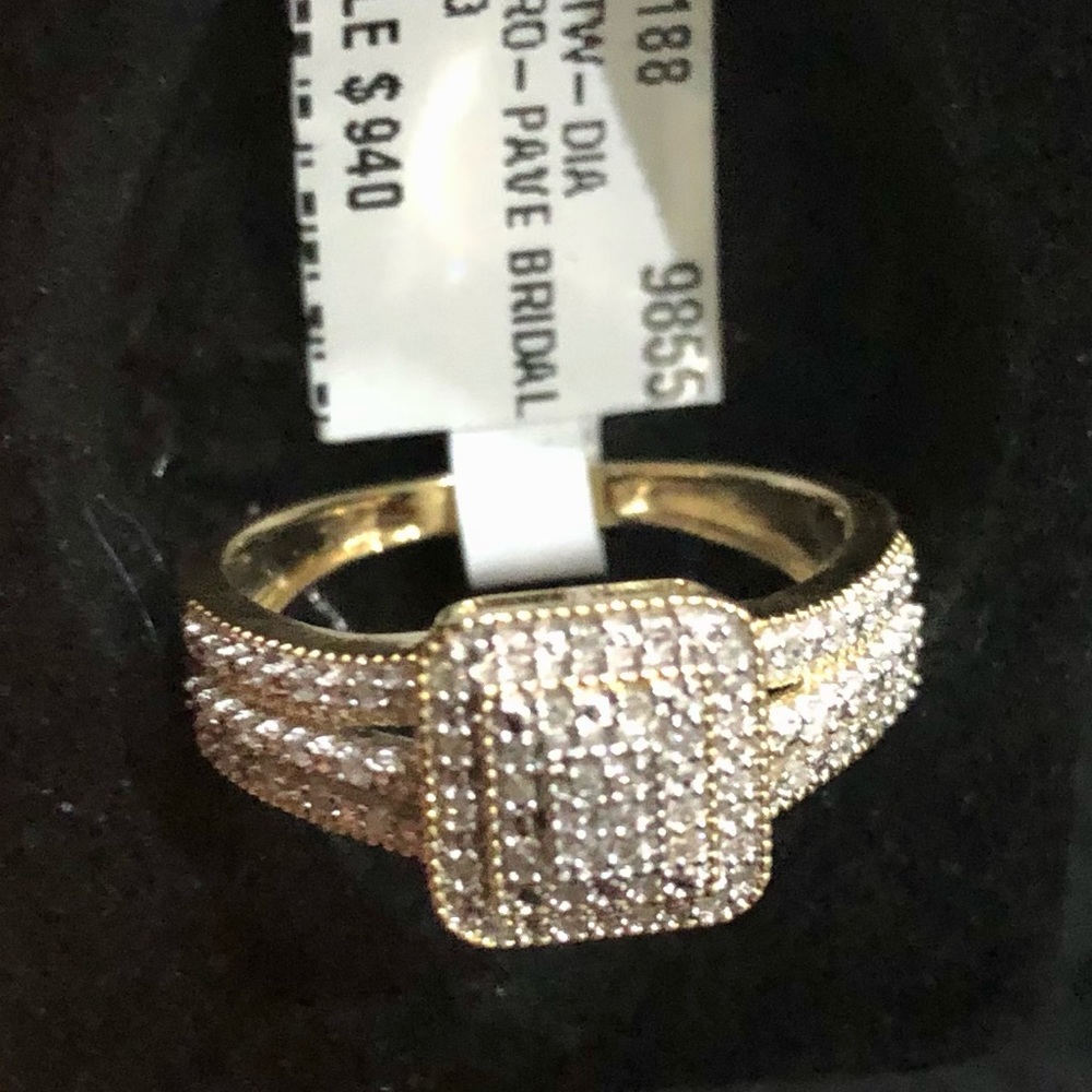 Best selling 10k Gold REAL DIAMOND Beautiful ring - Picture 5 of 6